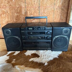 Sony CFD‑460 Boombox CD • Dual Cassette • AM/FM • Graphic EQ  Works Great Vtg